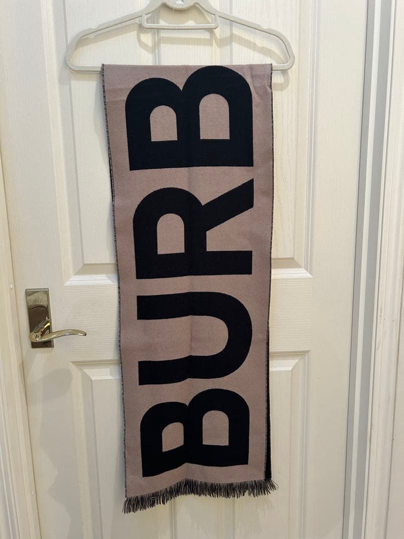 ロゴデザイン マフラー 黒とベージュ