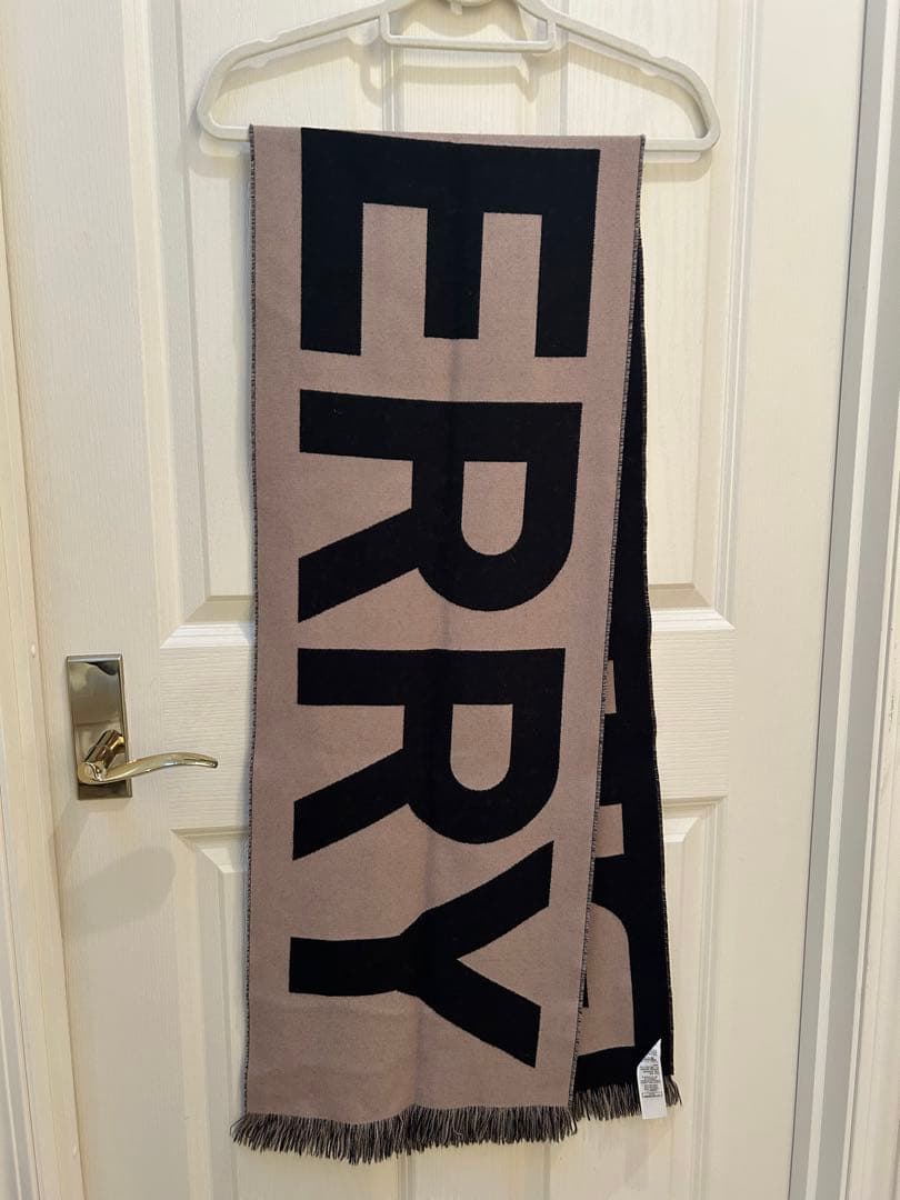 ロゴデザイン マフラー 黒とベージュ