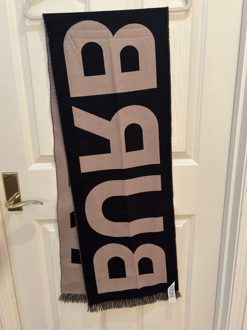 ロゴデザイン マフラー 黒とベージュ