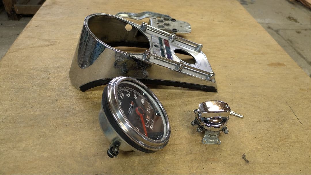 ☆ショベルヘッドパーツT　メーター＆メーターダッシュ（鍵付き）☆