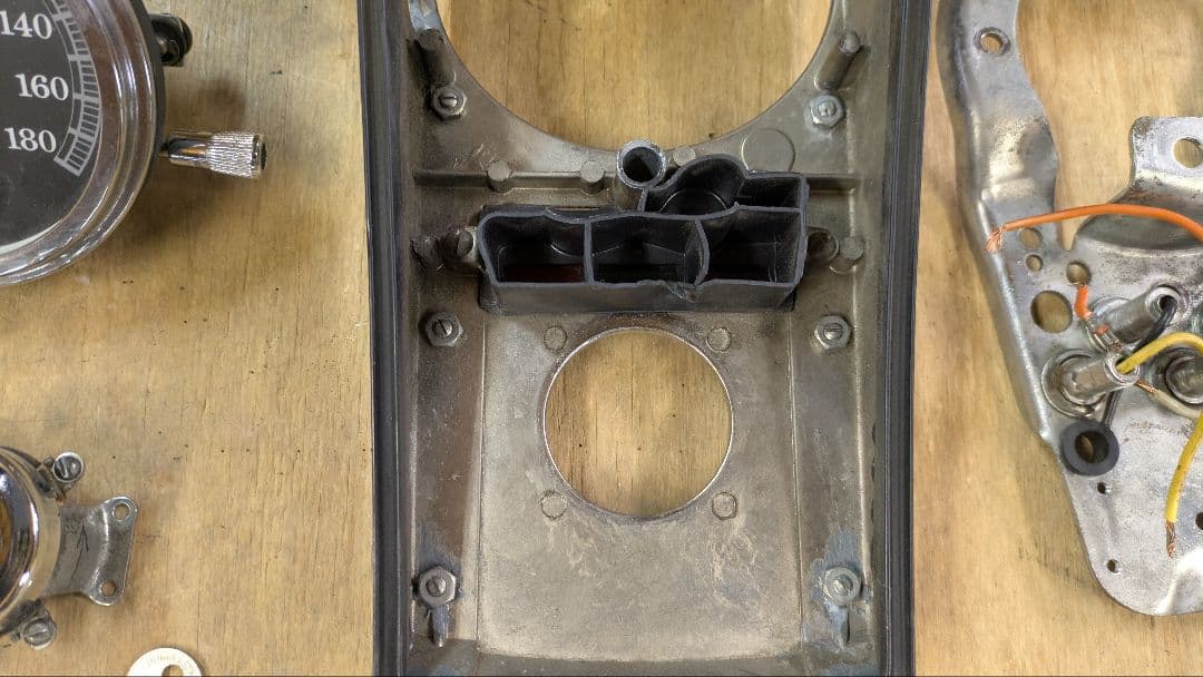 ☆ショベルヘッドパーツT　メーター＆メーターダッシュ（鍵付き）☆