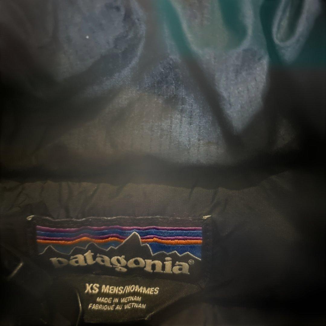 日曜日までの出品です　patagonia ブラックダウンベスト　ダウンセーター