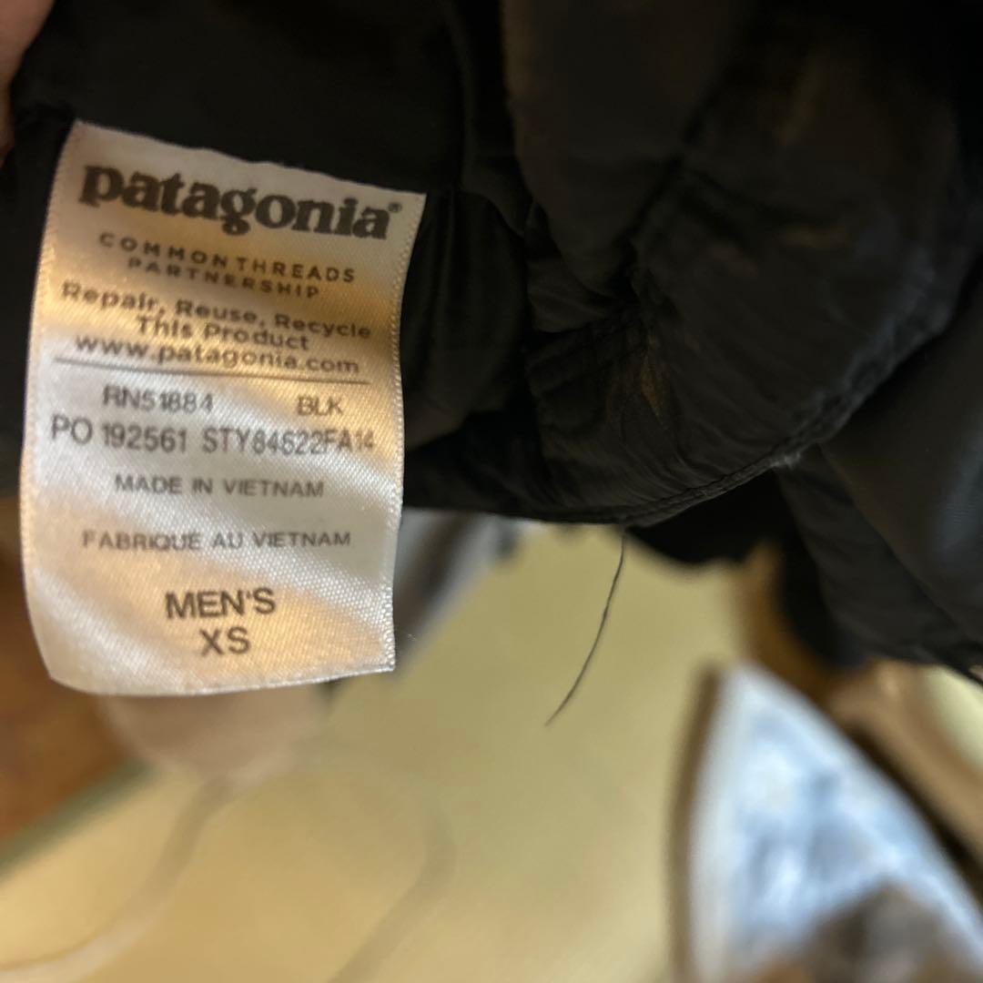 日曜日までの出品です　patagonia ブラックダウンベスト　ダウンセーター