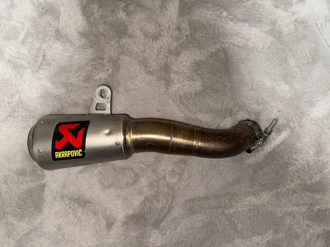 AKRAPOVICスリップオンマフラー