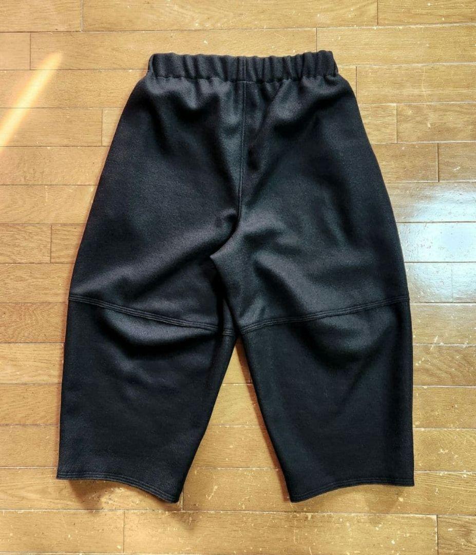 banmariバルーンパンツ　圧縮ウールニット黒