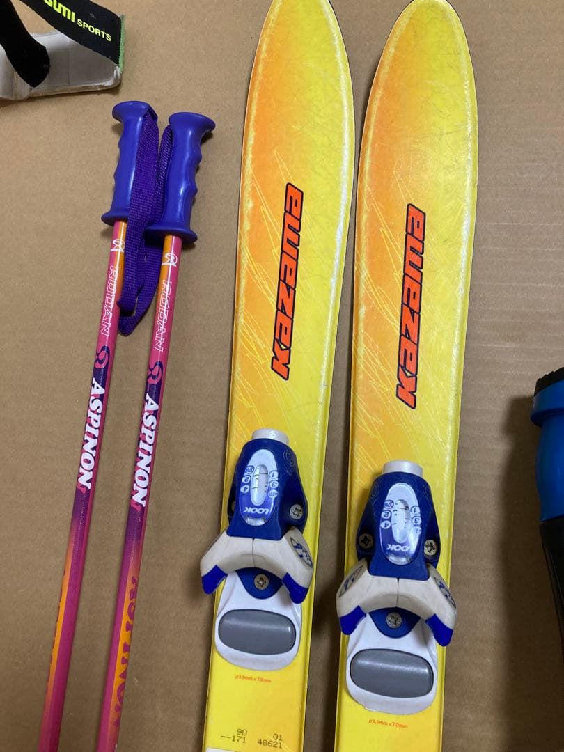 たつKAZAMAキッズ用スキー板90cmブーツ16-17.5cmストック