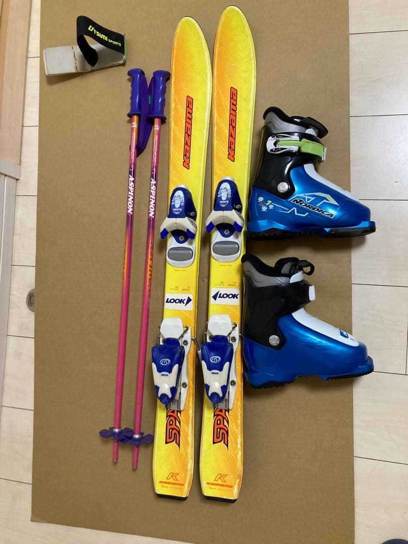 たつKAZAMAキッズ用スキー板90cmブーツ16-17.5cmストック