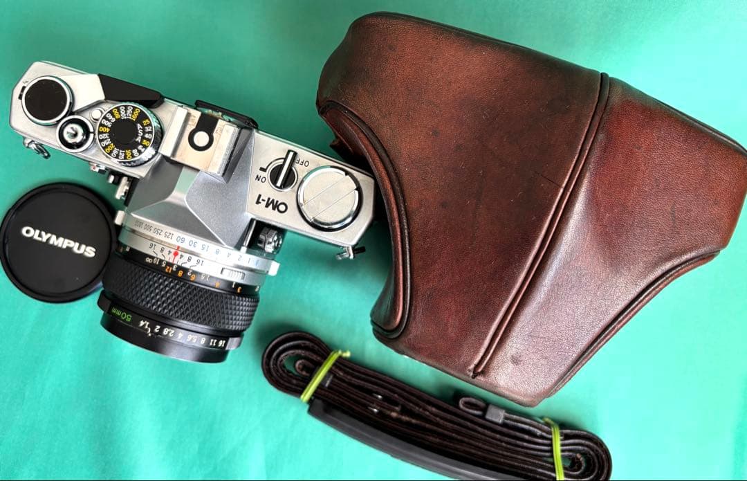 ★ OLYMPUS OM-1 (革ケース付) + ★ 標準50mm F1.4