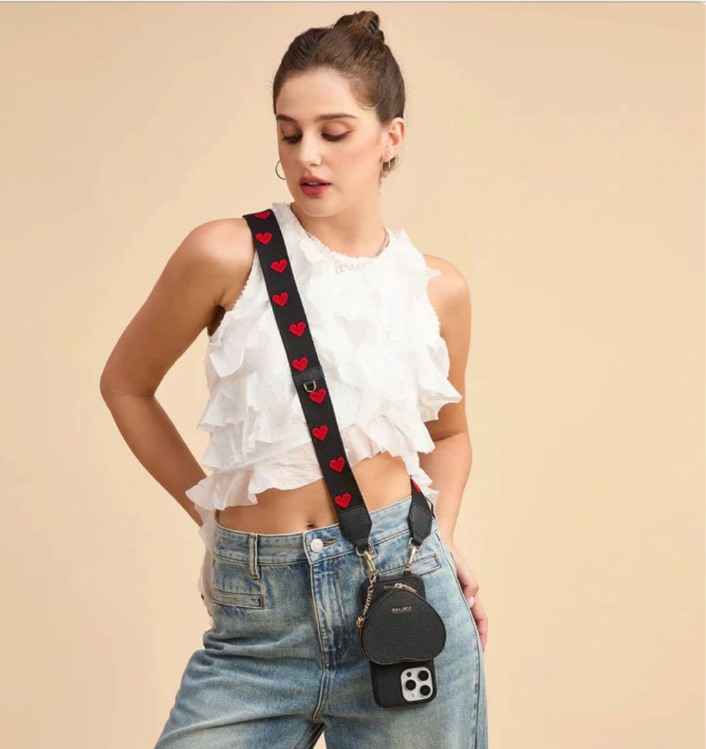 ☆　iPhone16 CUSTYPE ハート型ケースとストラップセット