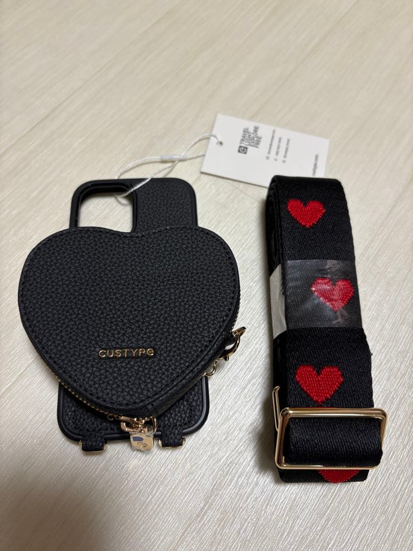☆　iPhone16 CUSTYPE ハート型ケースとストラップセット