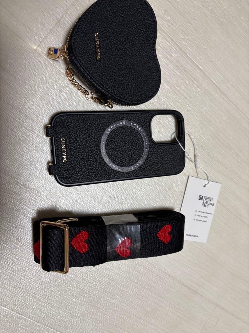 ☆　iPhone16 CUSTYPE ハート型ケースとストラップセット