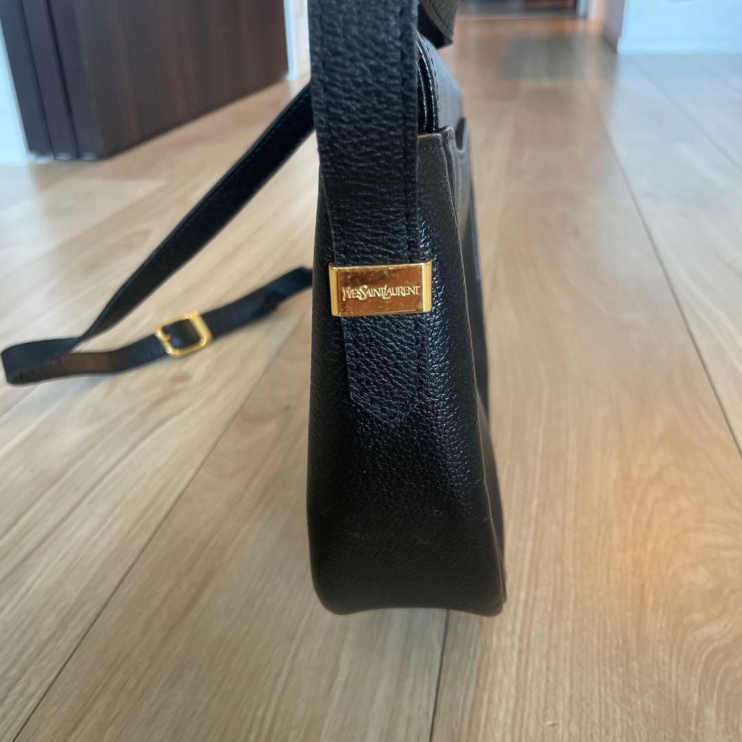 Yves Saint Laurent ブラックショルダーバッグ