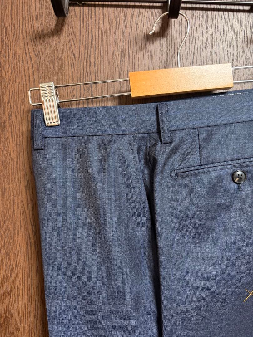 A5新品未使用！イタリア素材ロロピアーナ無地調ネイビーチェック柄スーツ！サンプル