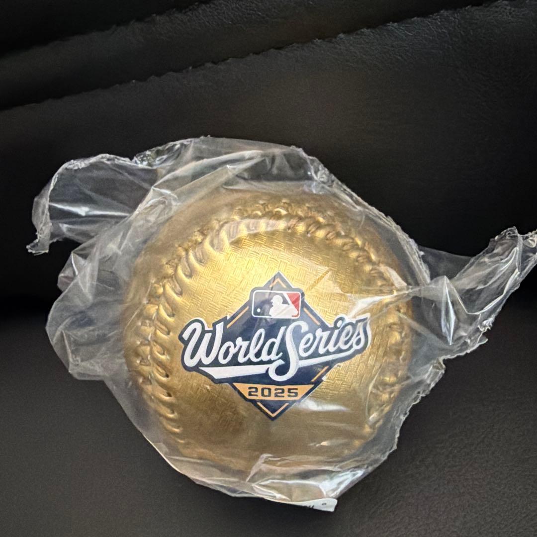 【最新版】11/7発送2025年ドジャース ワールドシリーズ優勝記念ボール