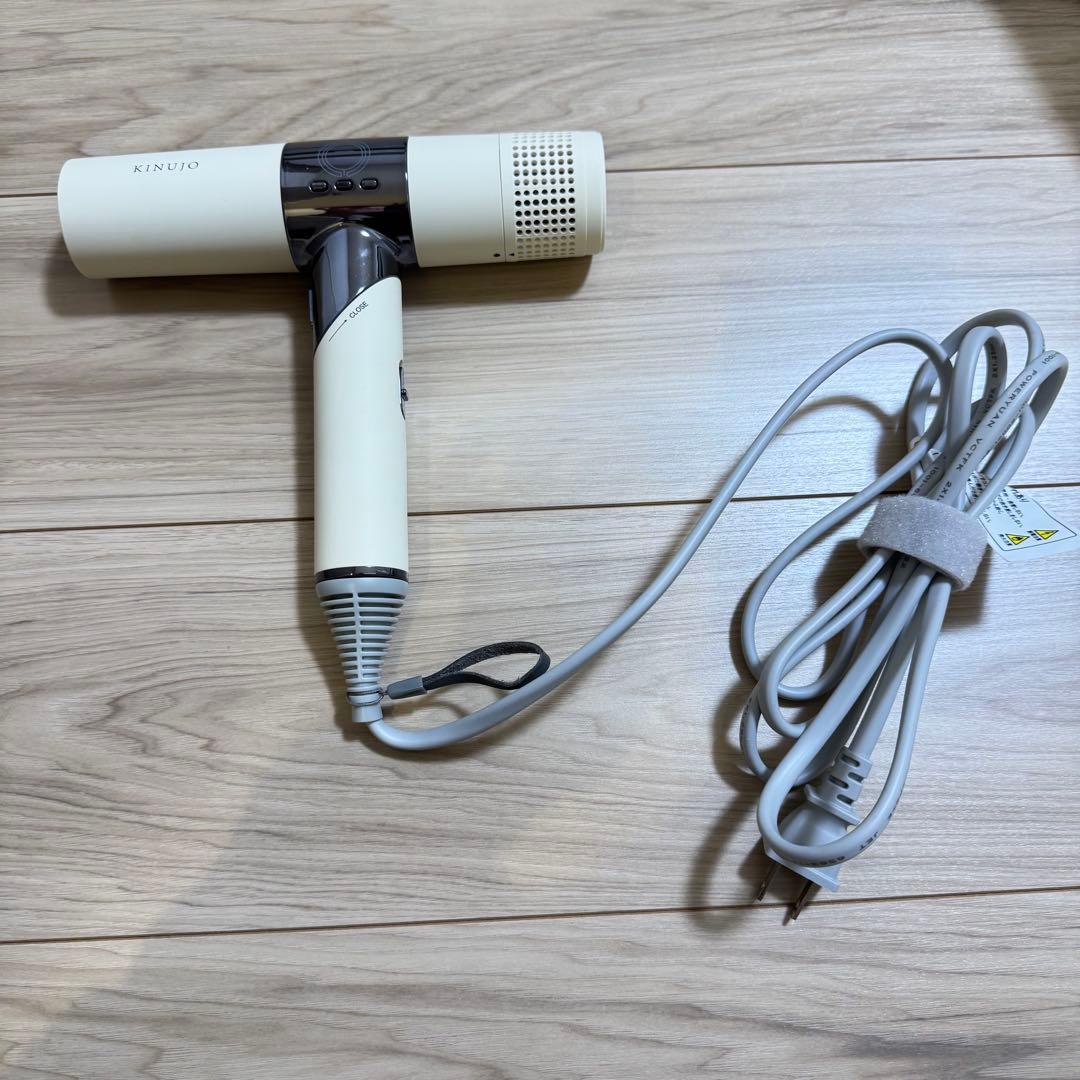 【美品】絹女 ヘアドライヤー ホワイト