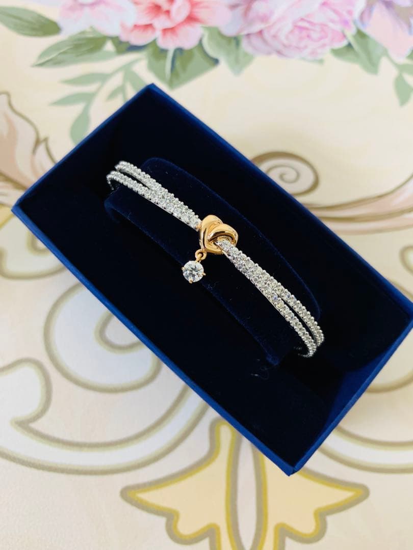 ほぼ新品スワロフスキーSwarovski Lifelong Heart バングル