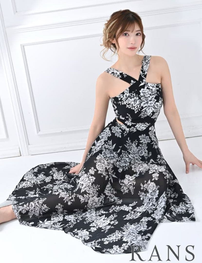 今期2.8万超美品RANSランズ高級ホルターネックドレス、ワンピースS