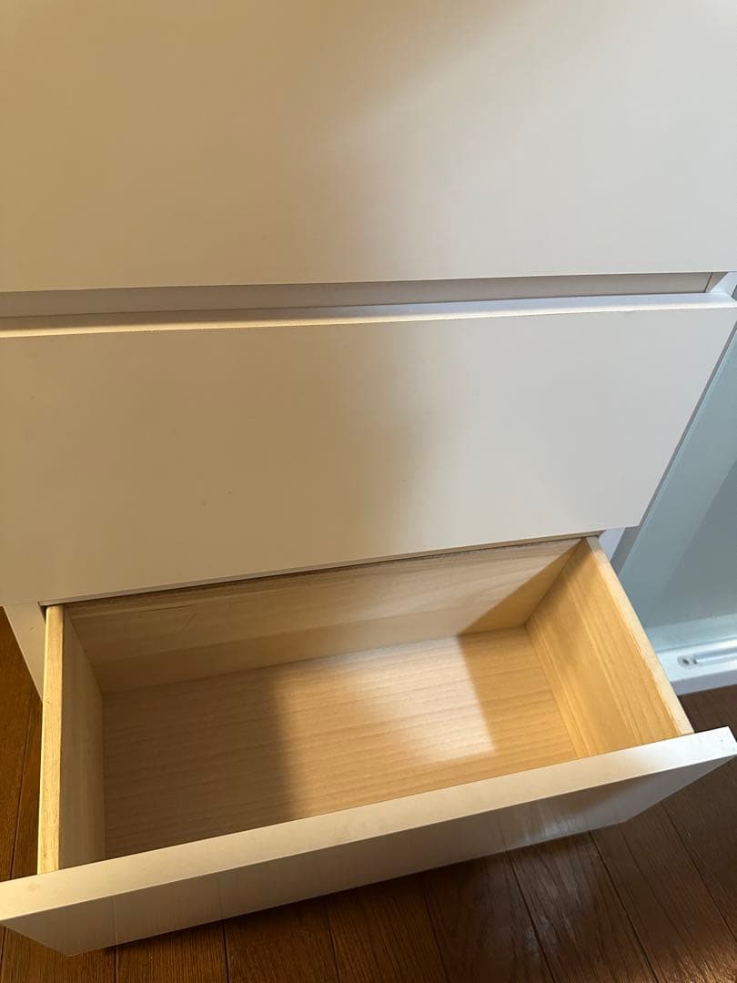 収納物の見やすい ガラス戸カウンター下収納①