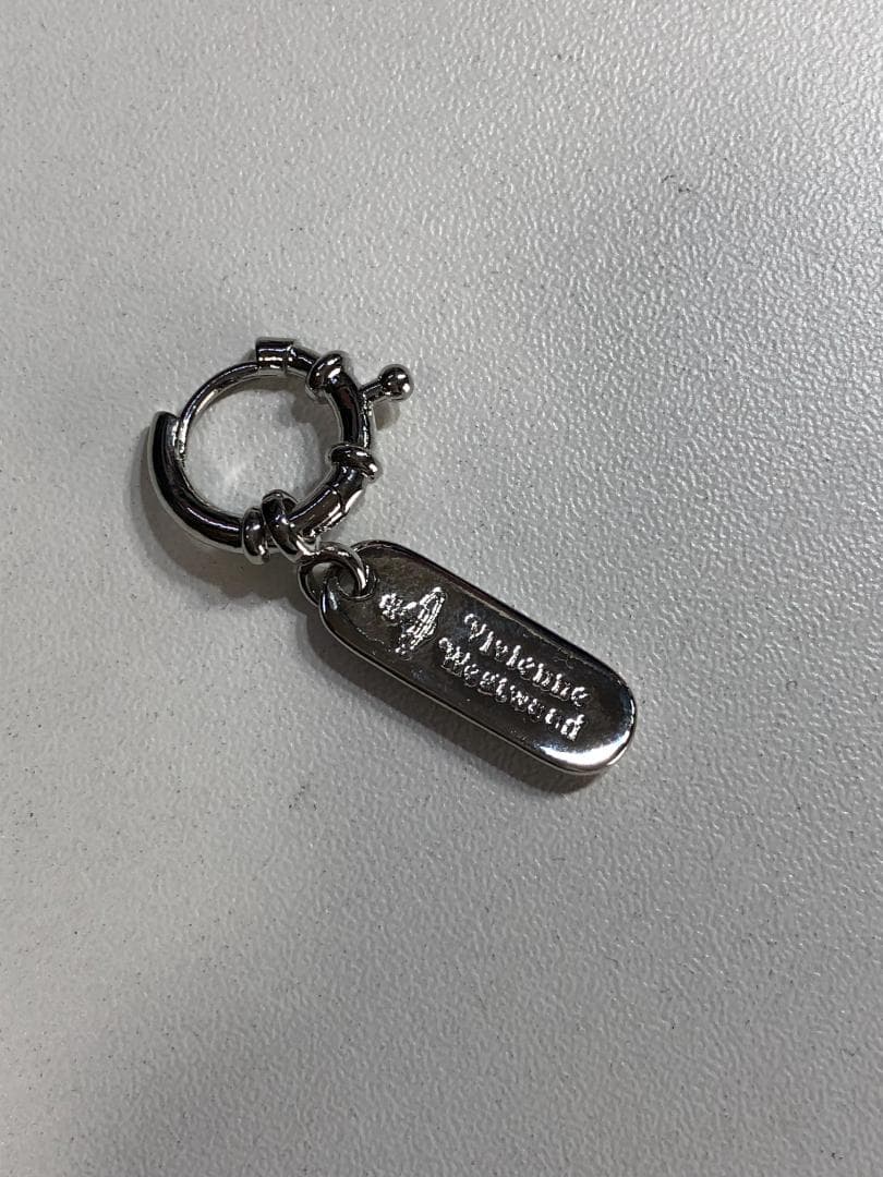 026080 vivienne westwood プレート ピアス 片耳