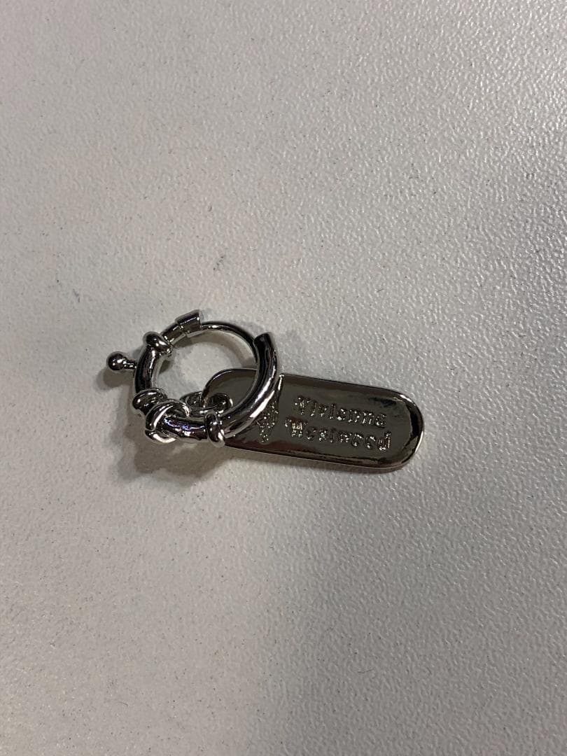 026080 vivienne westwood プレート ピアス 片耳