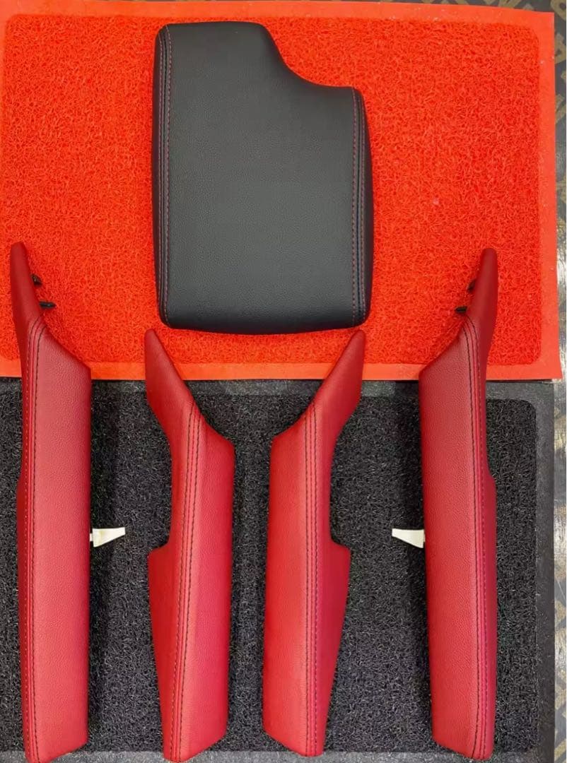 ハイラックス　アームレスト　赤　キット