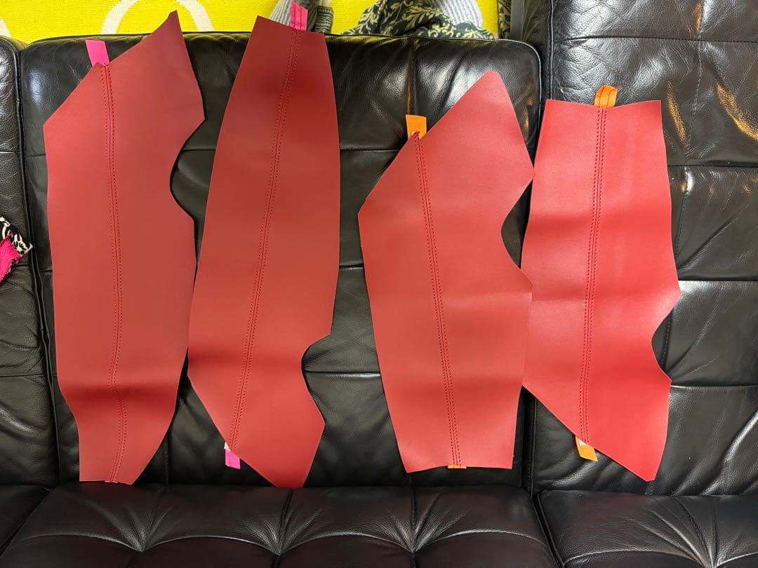 ハイラックス　アームレスト　赤　キット