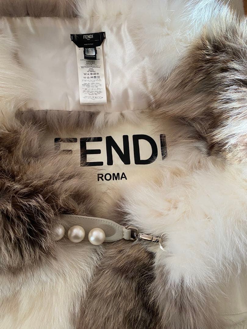 美品フェンディFENDIパール付きフォックスファー ショール毛皮