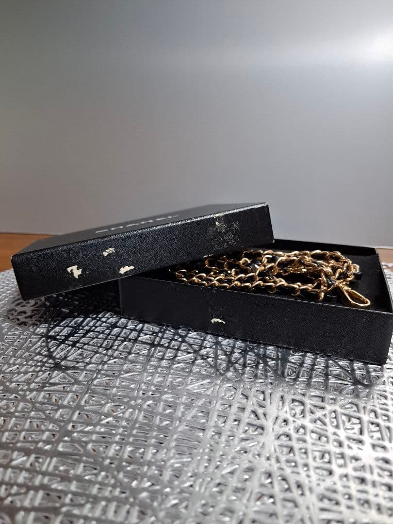 限定セール‼️CHANELココマーク　キャビアスキン 　三つ折り財布　斜め掛け