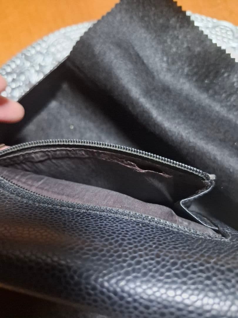 限定セール‼️CHANELココマーク　キャビアスキン 　三つ折り財布　斜め掛け