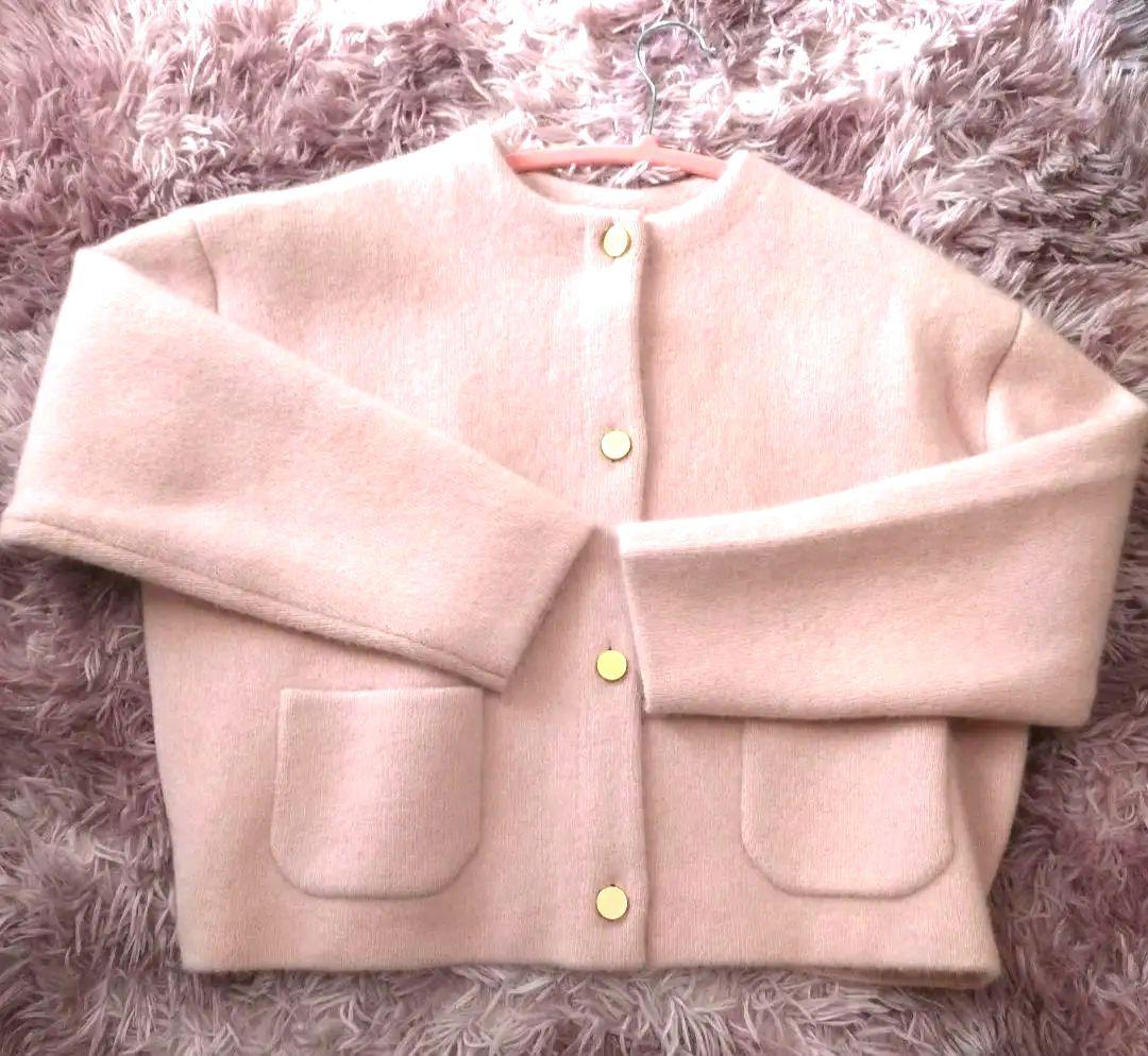 美品　 ピンクノーカラージャケット　ボタンゴールド