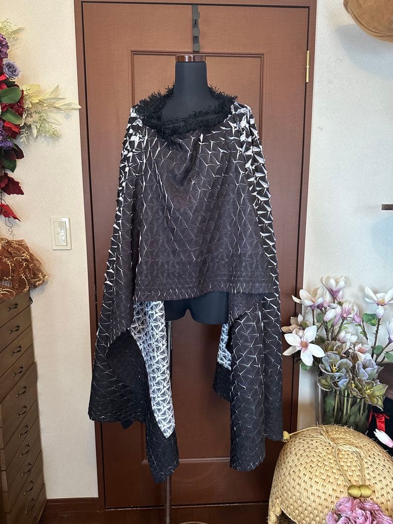 レアイッセイミヤケ２０１８年春夏スチームストレッチ　ポンチョストール　黒　未使用