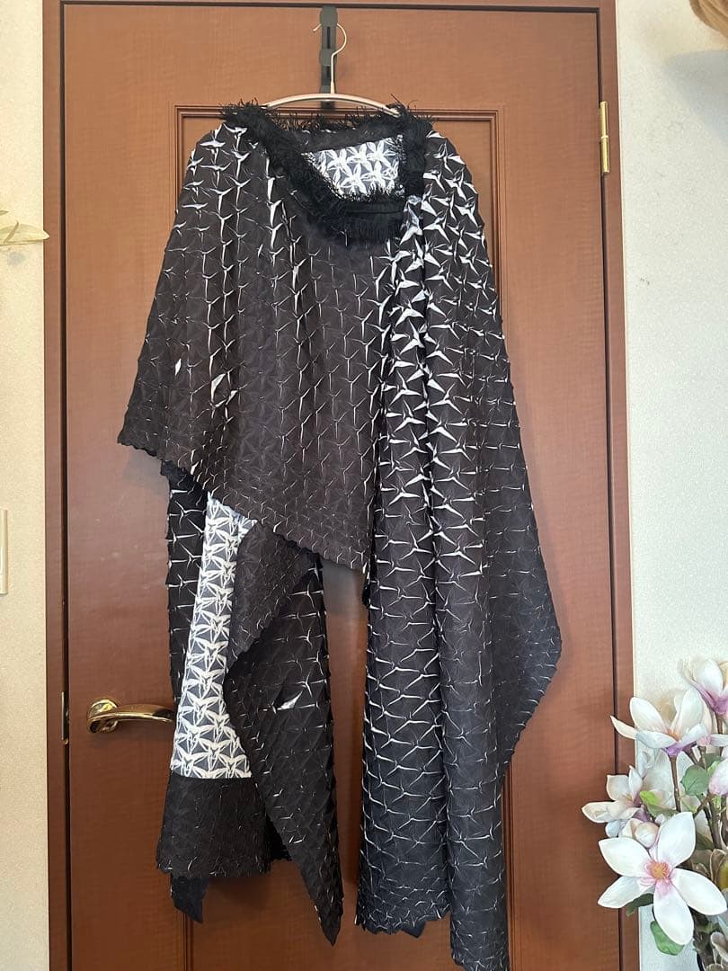 レアイッセイミヤケ２０１８年春夏スチームストレッチ　ポンチョストール　黒　未使用