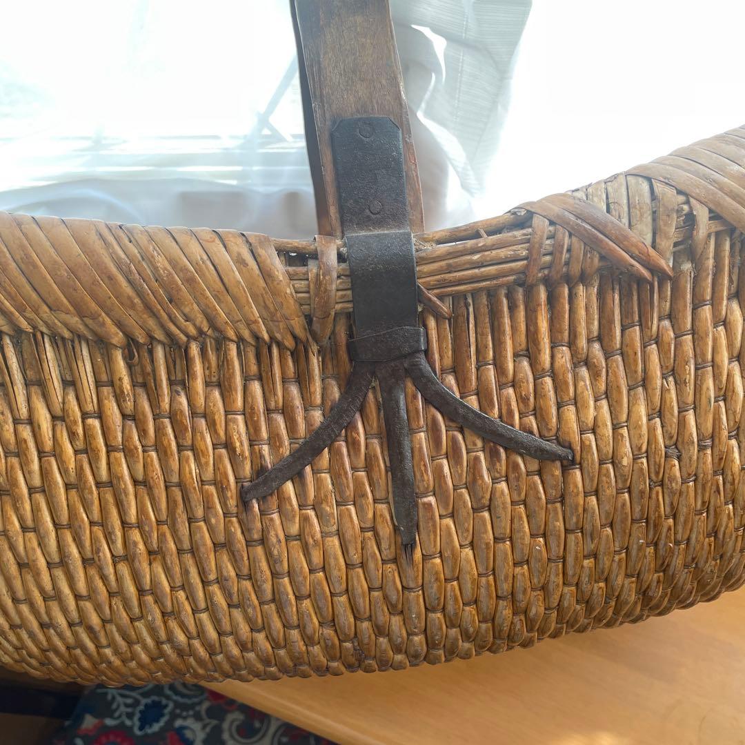 籐製　アンティーク　ハンドル付きバスケット