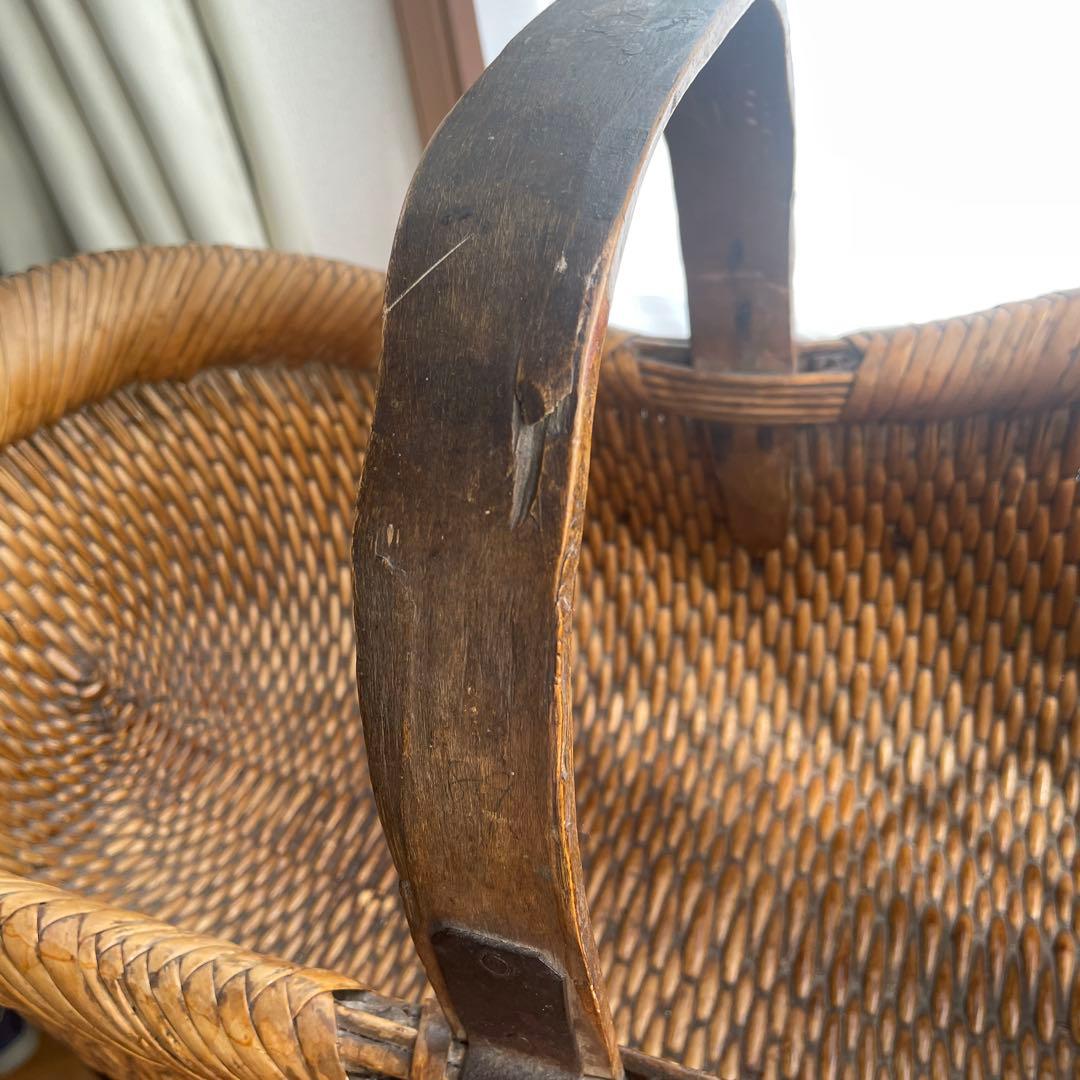 籐製　アンティーク　ハンドル付きバスケット