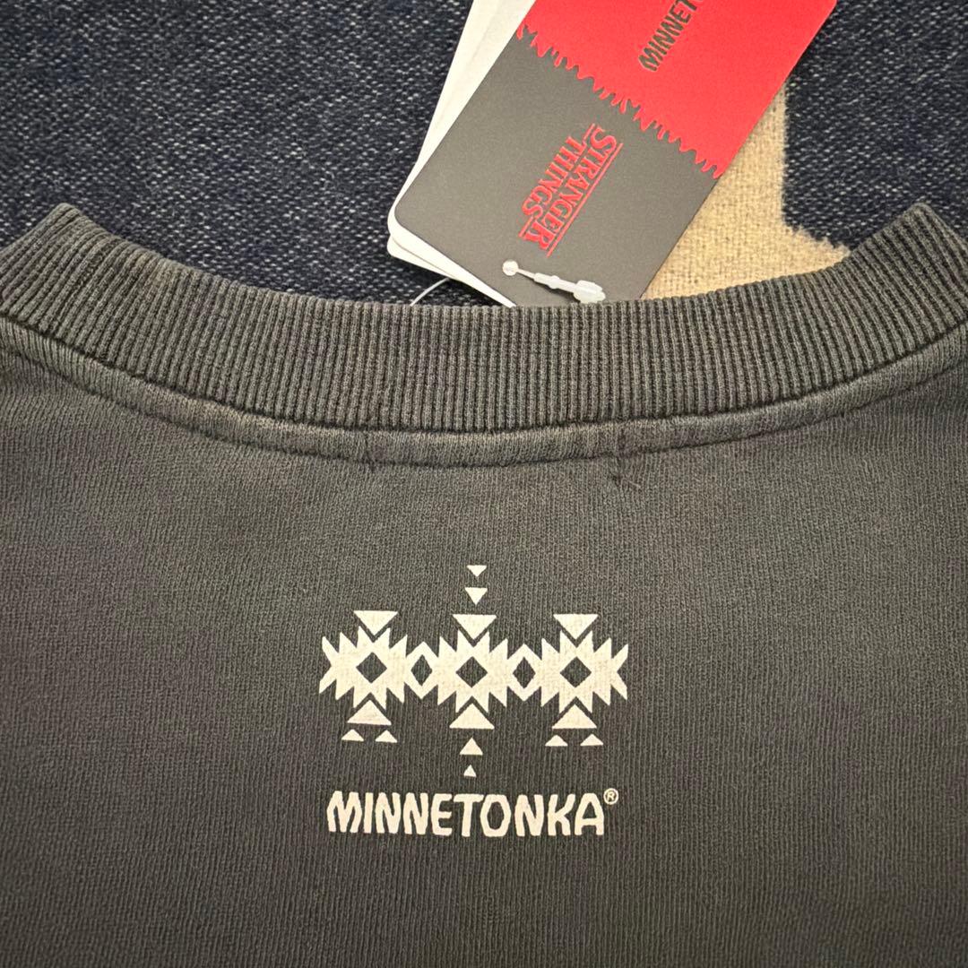 ストレンジャー・シングス x ミネトンカ スウェット Green Parks