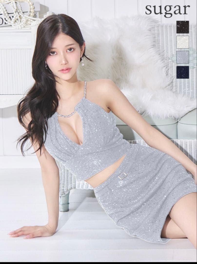 美品Glossy/グロッシースパンコール/ ラメニットホルターネックセットアップ