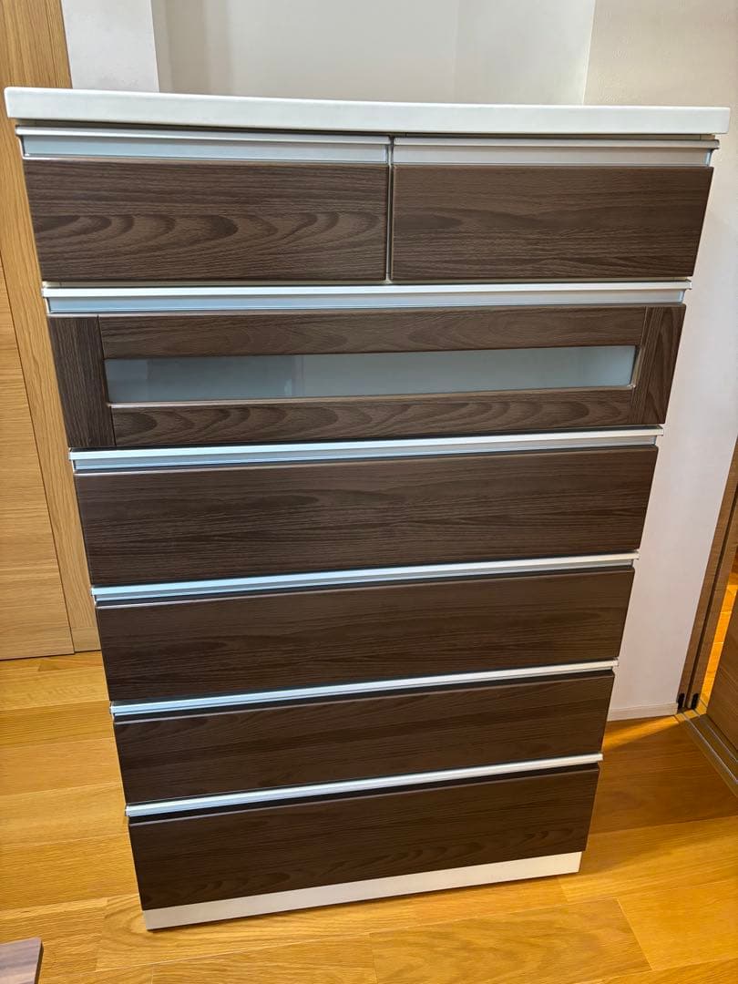 ニトリ　ブラウン木製チェスト 7引き出し ガラス窓付き