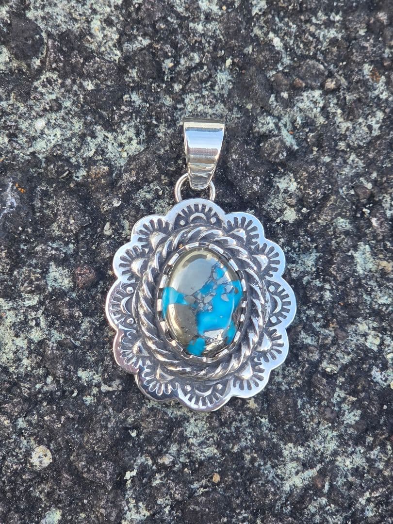 ハイグレード　ペルシャ　ターコイズ　ペンダント　インディアンジュエリースタイル
