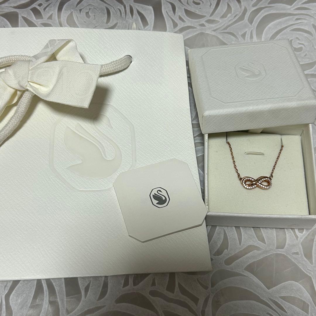 スワロフスキー Hyperbola インフィニティ　ローズゴールドトーン