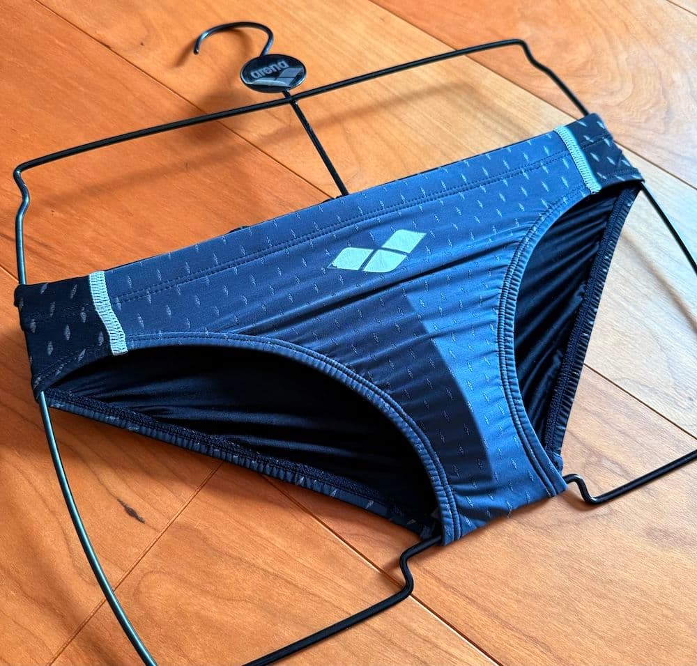 【美品】ARENA　エールブルー　リミック　Mサイズ　ブラック　光沢　競パン