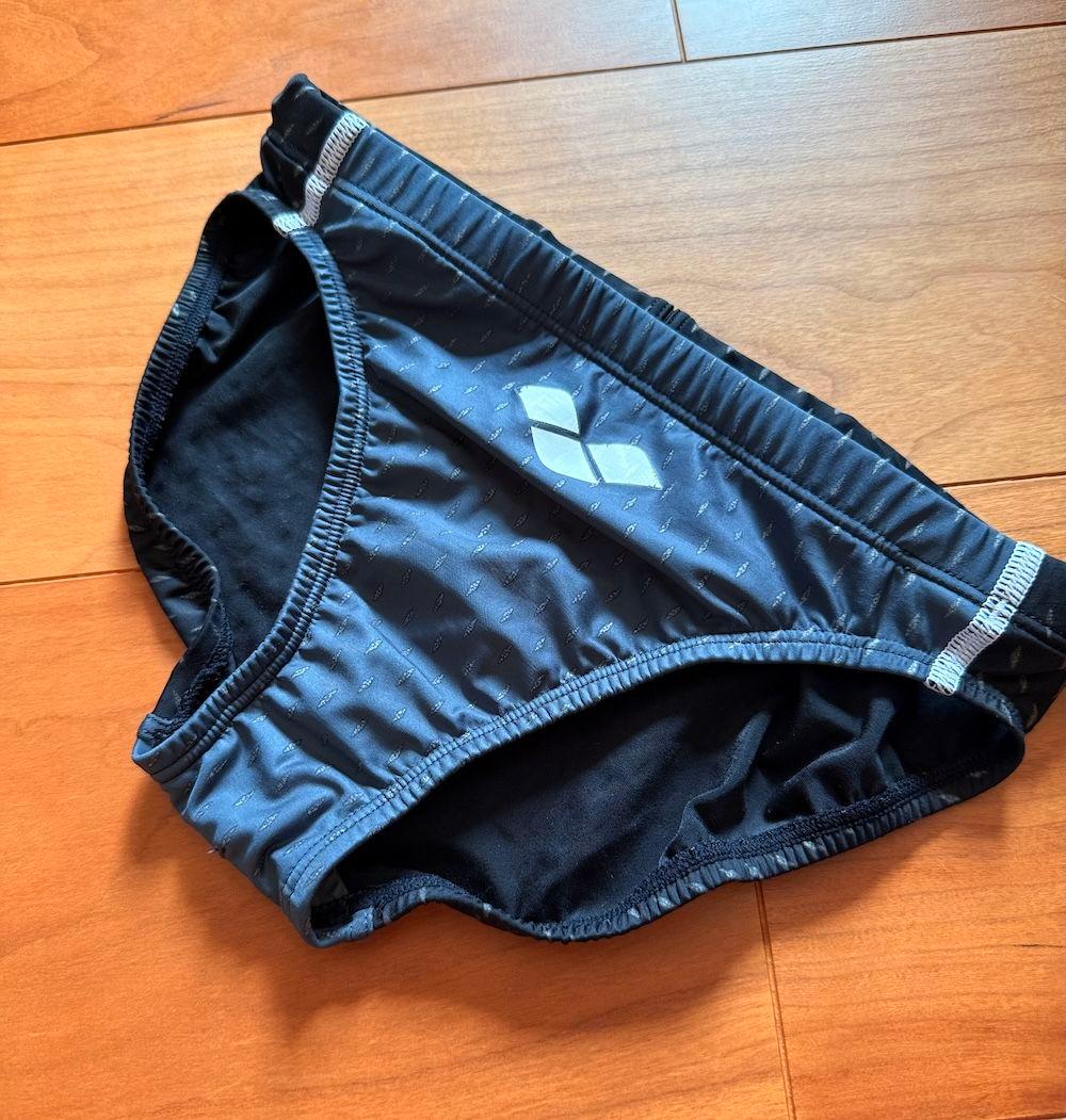 【美品】ARENA　エールブルー　リミック　Mサイズ　ブラック　光沢　競パン