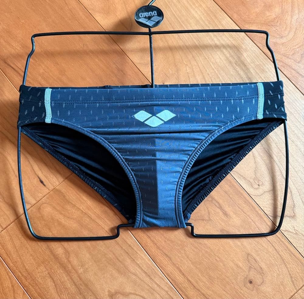【美品】ARENA　エールブルー　リミック　Mサイズ　ブラック　光沢　競パン