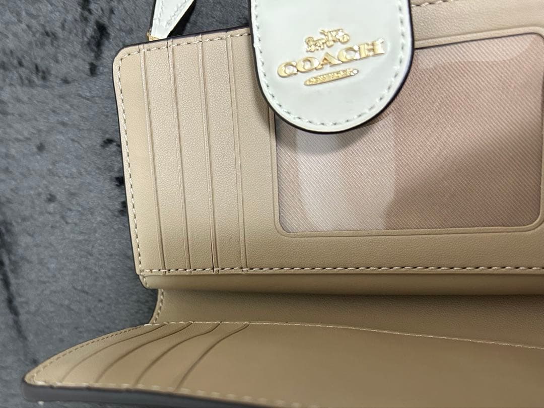 【即日発送・新品未使用】COACH 二つ折り財布 ベージュ