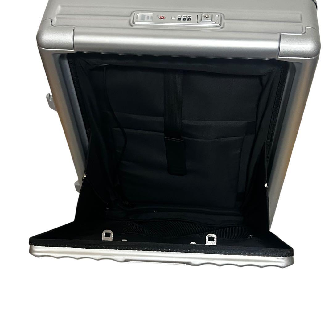 リベティ　多機能スーツケース　Mサイズ　65L シルバー