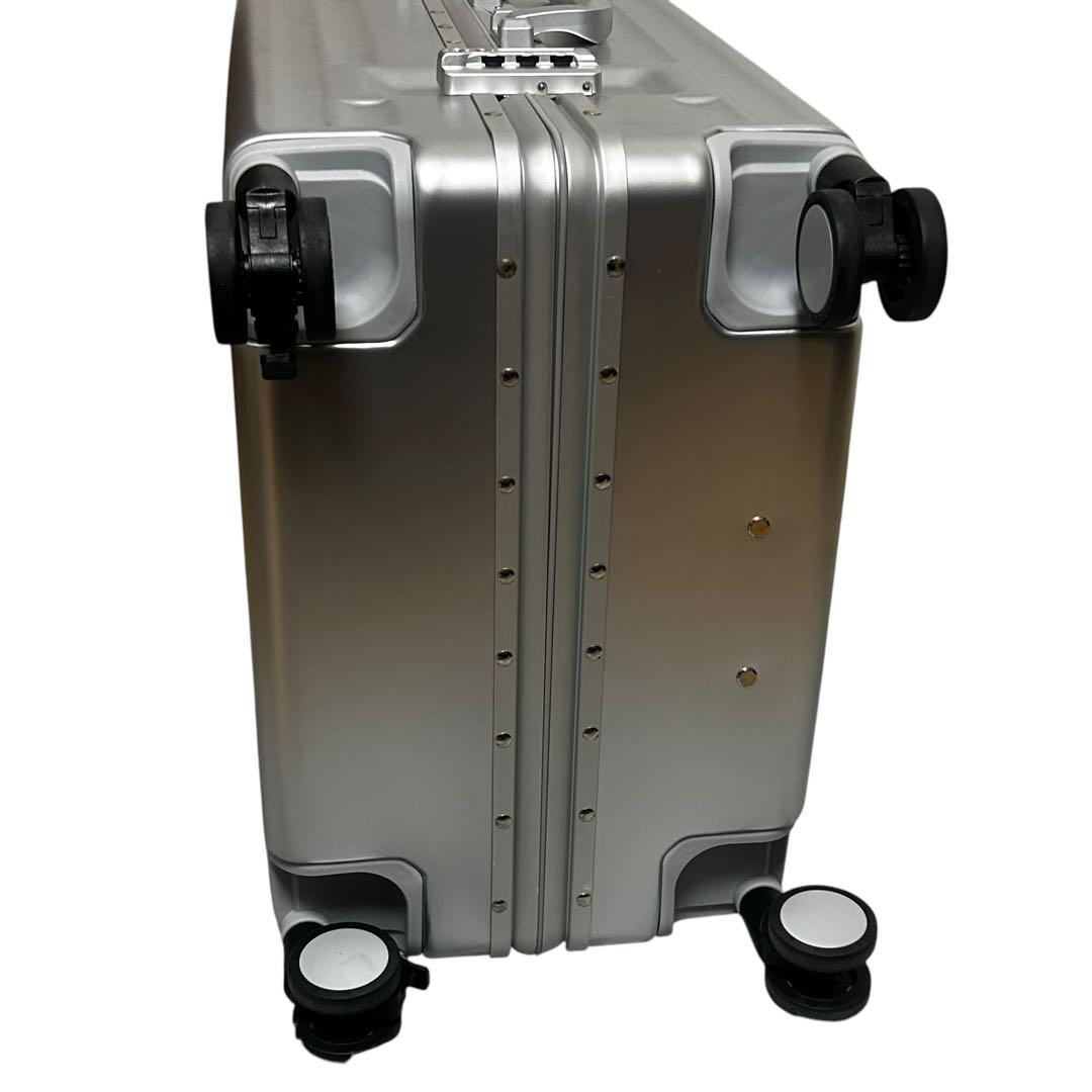 リベティ　多機能スーツケース　Mサイズ　65L シルバー
