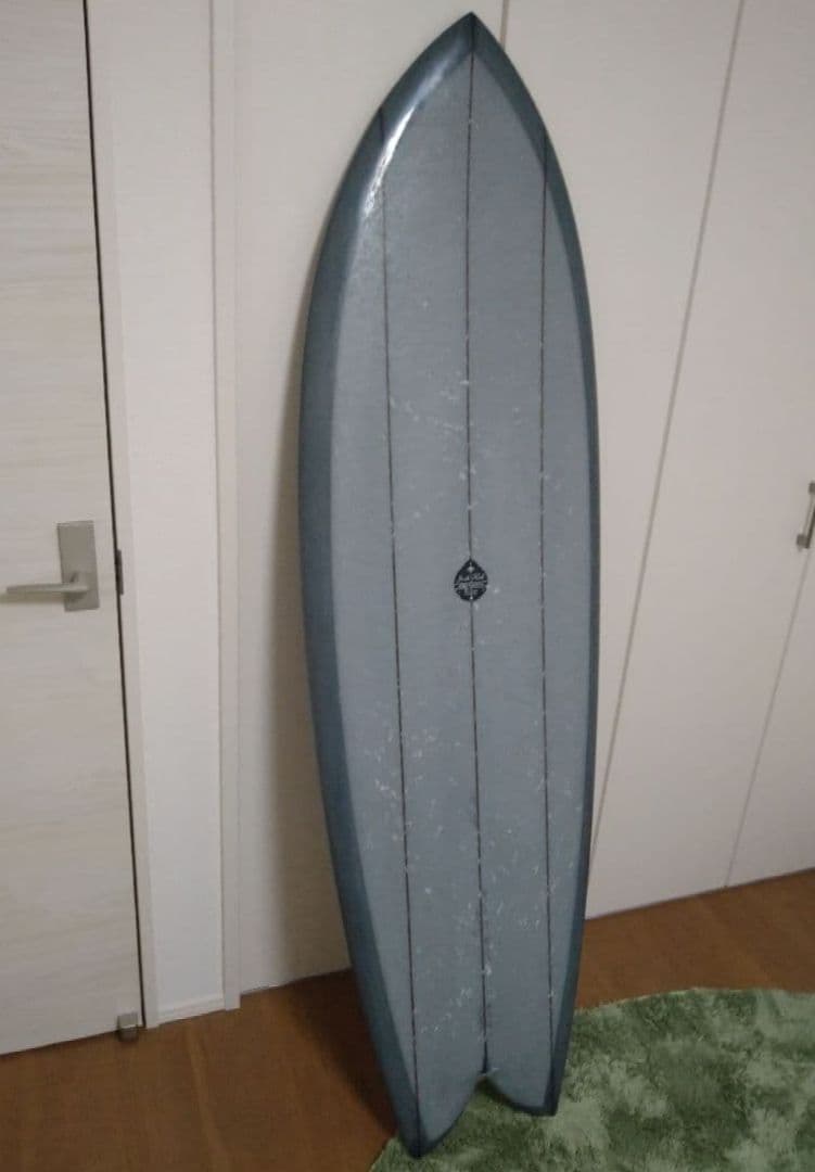 Josh Hall　ジョシュホール　サーフボード　フィッシュ　ツインフィン