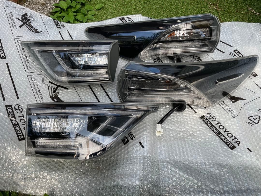 ハリアー60 前期テールセット ZSU60 トヨタ純正 箱あり