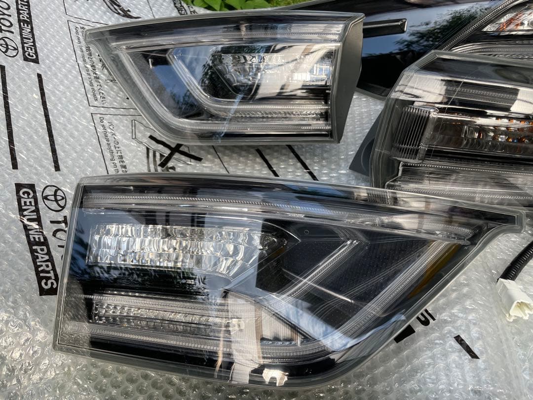 ハリアー60 前期テールセット ZSU60 トヨタ純正 箱あり