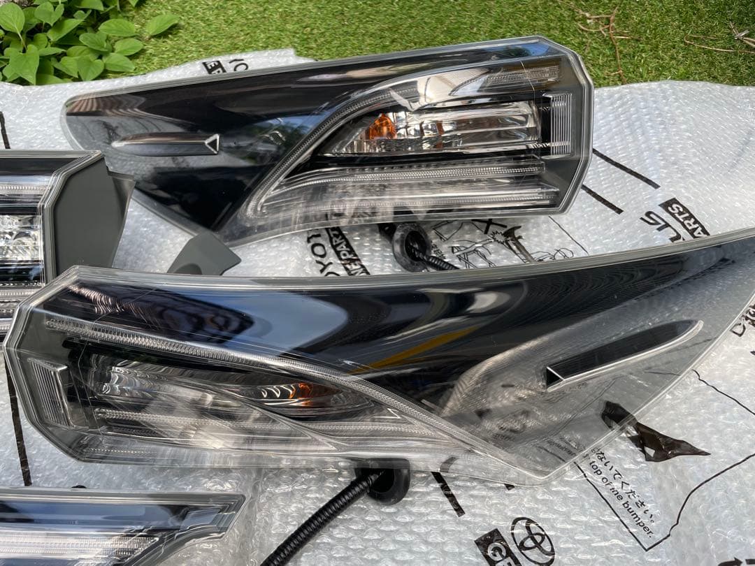 ハリアー60 前期テールセット ZSU60 トヨタ純正 箱あり