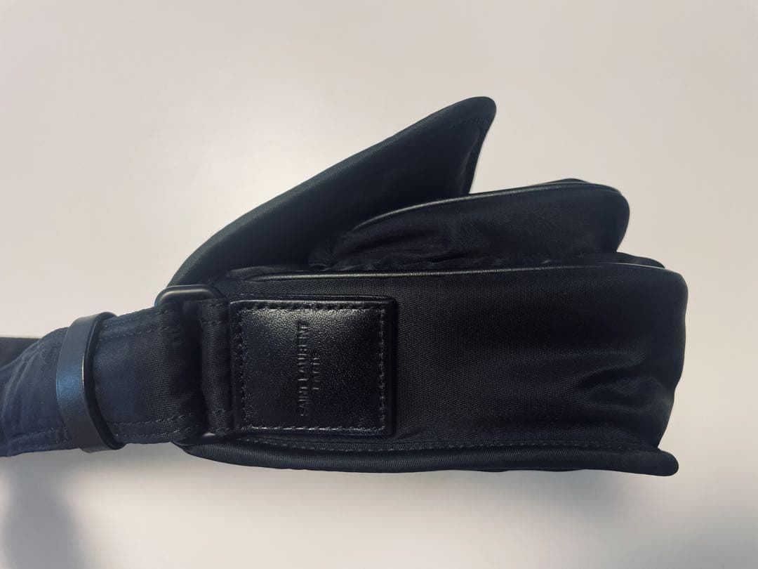 【超美品】SAINT LAURENT サンローラン　ニキスモールメッセンジャー